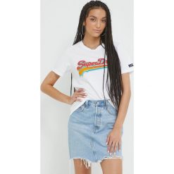 Superdry t-shirt bawełniany kolor biały. Białe t-shirty Superdry, l, bez wzorów, z bawełny, bez kołnierzyka, bez ramiączek. W wyprzedaży za 124.99 zł.