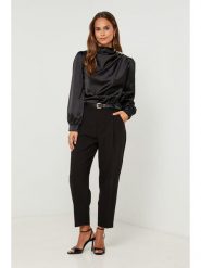 L'armoire de Suzette Bluzka w kolorze czarnym rozmiar: 34/36. Czarne bluzki L'armoire de Suzette, l, bez wzorów, klasyczne, bez kołnierzyka, bez ramiączek. Za 86.99 zł.