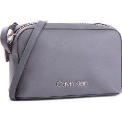 Torebka CALVIN KLEIN - Drive Camera Bag K60K604459 008. Listonoszki marki Calvin Klein Jeans. W wyprzedaży za 299.00 zł.