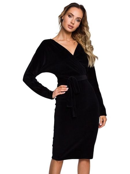 Made of emotion Sukienka w kolorze czarnym rozmiar: XXL. Czarne sukienki Made Of Emotion, xxl, bez wzorów, bez kołnierzyka, bez ramiączek, midi, kopertowe. Za 249.99 zł.