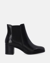 KLASYCZNE BOTKI NA OBCASIE WH70H04 POR BLAC. Botki Venezia, bez wzorów, ze skóry, klasyczne, bez obcasa, na obcasie, bez zapięcia. Za 299.00 zł.