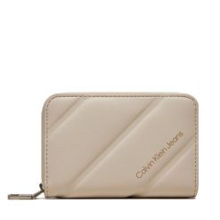 Portfel Calvin Klein Jeans. Białe portfele Calvin Klein Jeans, bez wzorów, z jeansu. Za 259.99 zł.