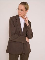 Klasyczna gładka jednorzędowa marynarka z domieszką wiskozy - brązowy. Brązowe marynarki i żakiety Sinsay, l, bez wzorów, z wiskozy, klasyczne, bez ramiączek. Za 79.99 zł.