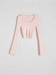 Bluzka z wiskozą - pastelowy róż. Czerwone bluzki Reserved, l, bez wzorów, z dzianiny, bez kołnierzyka, bez ramiączek. W wyprzedaży za 35.99 zł.