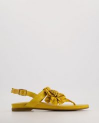 SANDAŁY JAPONKI 206404 YELLOW. Żółte sandały Venezia, bez wzorów, ze skóry, bez obcasa, bez zapięcia. Za 239.00 zł.