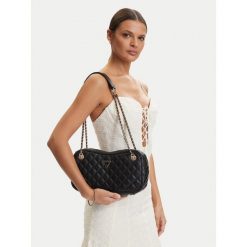 Torebka Guess. Białe torebki klasyczne Guess, z aplikacjami, bez dodatków. Za 387.99 zł.