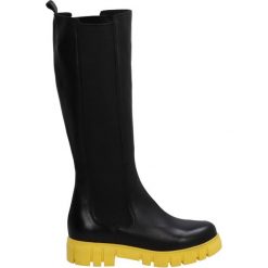 CZARNE SZTYBLETY SAURA-D111 BL-YE. Czarne botki Venezia, bez wzorów, ze skóry, bez obcasa, bez zapięcia. Za 299.00 zł.