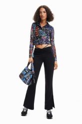 Desigual spodnie damskie kolor czarny szerokie high waist. Czarne spodnie materiałowe Desigual, bez wzorów, z materiału, z podwyższonym stanem. Za 379.99 zł.