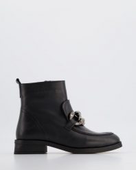 CZARNE BOTKI Z ŁAŃCUCHEM 633322 21 BLACK. Czarne botki Venezia, bez wzorów, ze skóry, bez obcasa, bez zapięcia. Za 239.00 zł.