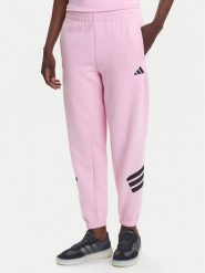 Adidas Spodnie dresowe Future Icons 3-Stripes JE0158 Różowy Regular Fit. Czerwone spodnie dresowe adidas, bez wzorów, z dresówki. Za 279.99 zł.