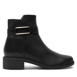 Botki Clarks. Czarne botki Clarks, bez wzorów, bez obcasa, na płaskiej podeszwie, bez zapięcia. Za 299.99 zł.