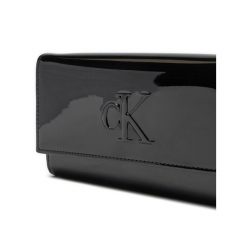 Torebka Calvin Klein Jeans. Czarne listonoszki Calvin Klein Jeans, bez wzorów, z jeansu, bez dodatków. Za 179.99 zł.