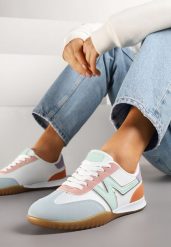 Biało-Niebieskie Sneakersy Tenisówki z Ozdobną Boczną Naszywką Ranilsa. Białe trampki Born2be, z aplikacjami, z jeansu, eleganckie, bez zapięcia. W wyprzedaży za 84.99 zł.