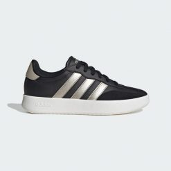 Buty Barreda. Białe buty sportowe lifestyle adidas, bez wzorów, sportowe, bez zapięcia. Za 261.95 zł.
