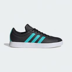 Buty VL COURT MER. Białe buty sportowe lifestyle adidas, bez wzorów, eleganckie, bez zapięcia. Za 280.50 zł.