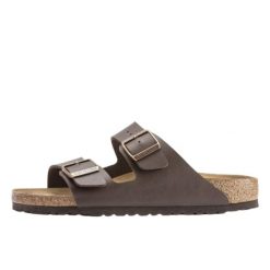 Klapki damskie Birkenstock Arizona BF. Brązowe klapki Birkenstock, bez wzorów, z materiału, bez obcasa, bez zapięcia. Za 349.00 zł.