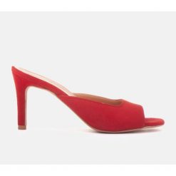 Marco Shoes Klapki Palermo czerwone. Czerwone klapki bez wzorów, eleganckie, bez obcasa, na obcasie, bez zapięcia. Za 419.00 zł.