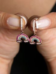 Lodie Silver Srebrne kolczyki-kreole z cyrkoniami rozmiar: onesize. Szare kolczyki Lodie Silver, z cyrkonią, srebrne. Za 133.95 zł.