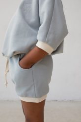 MINI spodenki z beżowym obszyciem w kolorze POWDER BLUE - BOBBY-104-110 (4-5). Niebieskie szorty Marsala, bez wzorów, z bawełny, eleganckie. W wyprzedaży za 41.97 zł.