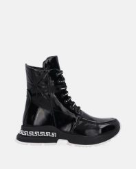 SPORTOWE BOTKI Z LAKIEROWANEJ SKÓRY 275665 R47 BLACK. Czarne botki Venezia, bez wzorów, ze skóry, sportowe, bez obcasa, bez zapięcia. Za 369.00 zł.