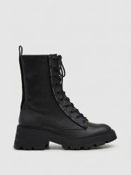 Pepe Jeans FOOTWEAR Botki "Soda Rub" w kolorze czarnym rozmiar: 38. Czarne botki Pepe Jeans FOOTWEAR, bez wzorów, z jeansu, bez obcasa, bez zapięcia. Za 221.36 zł.