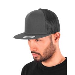 Zwykła Czapka Z Daszkiem. Czarne czapki z daszkiem CLASSIC, bez wzorów. Za 56.99 zł.