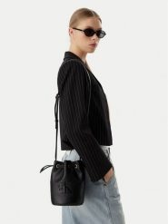 Calvin Klein Torebka Bold Ck Small LV04F3640G Czarny. Czarne torebki klasyczne Calvin Klein, bez wzorów, ze skóry, bez dodatków. Za 409.99 zł.