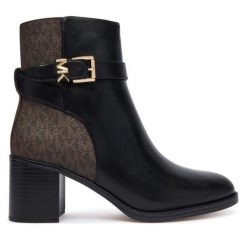 Botki MICHAEL Michael Kors. Czarne botki MICHAEL Michael Kors, bez wzorów, bez obcasa, na słupku, bez zapięcia. Za 1,129.00 zł.