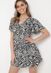 Czarno-Biała Sukienka Mini z Wiskozy w Abstrakcyjne Paski Ethikala. Czarne sukienki Born2be, l, bez wzorów, z wiskozy, bez kołnierzyka, bez ramiączek, mini. Za 89.99 zł.