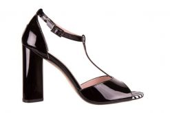 Sandały Bayla-097 08 Czarno - Białe Sandały, Skóra naturalna lakierowana - 36. Czarne sandały Bayla, bez wzorów, z lakierowanej skóry, bez obcasa, na obcasie, bez zapięcia. W wyprzedaży za 89.10 zł.