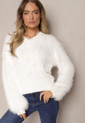 Biały Sweter z Długim Włosiem i Wełną z Guzikami w Kształcie Kwiatów Meriwine. Białe swetry Renee, na zimę, bez wzorów, z wełny, casualowe, bez ramiączek. W wyprzedaży za 87.99 zł.