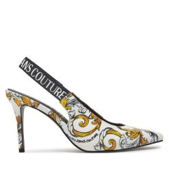 Sandały Versace Jeans Couture. Białe sandały Versace Jeans Couture, bez wzorów, z jeansu, bez obcasa, na szpilce, bez zapięcia. Za 959.99 zł.