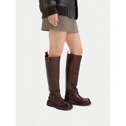 Kozaki G-Star. Brązowe kozaki G-Star, bez wzorów, retro, bez obcasa, na płaskiej podeszwie, bez zapięcia. Za 799.99 zł.