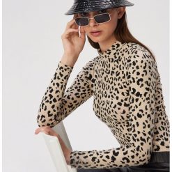 Bluzka ze zwierzęcym wzorem - Beżowy. Brązowe bluzki Sinsay, l, bez wzorów, bez kołnierzyka, bez ramiączek. Za 24.99 zł.