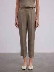 BGN Spodnie w kolorze khaki rozmiar: 38. Brązowe spodnie materiałowe BGN, bez wzorów, z materiału. Za 105.14 zł.