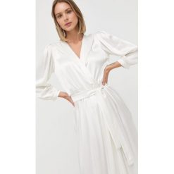 Pinko sukienka kolor biały maxi rozkloszowana. Białe sukienki Pinko, bez wzorów, z satyny, bez kołnierzyka, bez ramiączek, maxi, rozkloszowane. Za 1,759.90 zł.