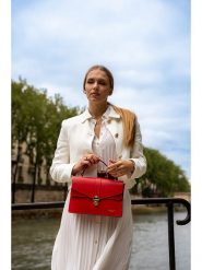 Victor & Hugo Paris Skórzana torebka "Phoenix" w kolorze czerwonym - 21 x 5 x 7 cm rozmiar: onesize. Czerwone torebki klasyczne Victor & Hugo Paris, bez wzorów, z materiału, na ramię, bez dodatków. Za 347.99 zł.