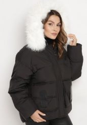 Czarna Kurtka Pikowana z Odpinanym Futerkiem Nomizia. Czarne kurtki Born2be, l, bez wzorów, z dzianiny, eleganckie, bez kaptura. W wyprzedaży za 251.99 zł.