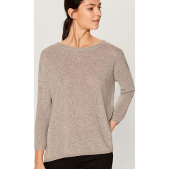 Brokatowy sweter z asymetrycznym dołem - Beżowy. Swetry Mohito. W wyprzedaży za 49.99 zł.