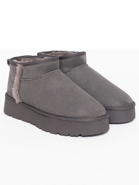 ISLAND BOOT Botki "Izia" w kolorze szarym rozmiar: 37. Szare botki Island Boot, bez wzorów, z materiału, bez obcasa, na platformie, bez zapięcia. Za 135.81 zł.