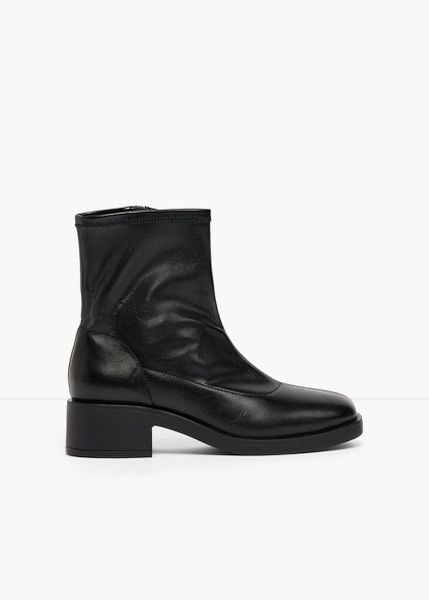 Botki z elastyczną cholewką. Czarne botki bonprix, bez wzorów, bez obcasa, bez zapięcia. Za 147.99 zł.