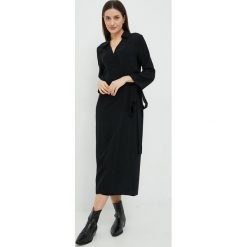 Sisley sukienka kolor czarny maxi prosta. Czarne sukienki Sisley, na co dzień, bez wzorów, z tkaniny, bez kołnierzyka, bez ramiączek, maxi. W wyprzedaży za 324.99 zł.