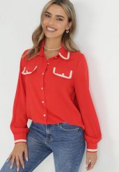 Czerwona Koszula z Biżuteryjnymi Guzikami i Eleganckimi Lamówkami Athehir. Czerwone koszule Born2be, m, bez wzorów, eleganckie, bez kołnierzyka, bez ramiączek. Za 169.99 zł.