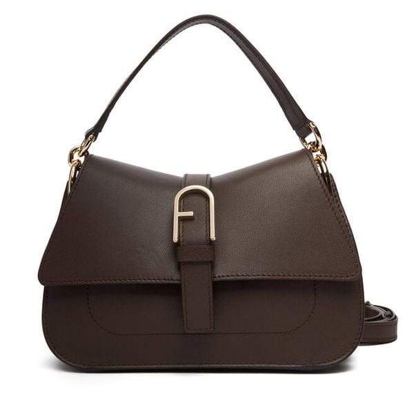 Torebka Furla. Brązowe torebki klasyczne Furla, bez wzorów, klasyczne, bez dodatków. Za 1,859.00 zł.