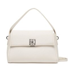 Torebka Calvin Klein. Białe torebki klasyczne Calvin Klein, bez wzorów, klasyczne, bez dodatków. Za 569.99 zł.