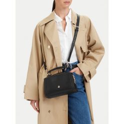 Torebka Beverly Hills Polo Club. Czarne torebki klasyczne Beverly Hills Polo Club, bez wzorów, bez dodatków. Za 189.99 zł.