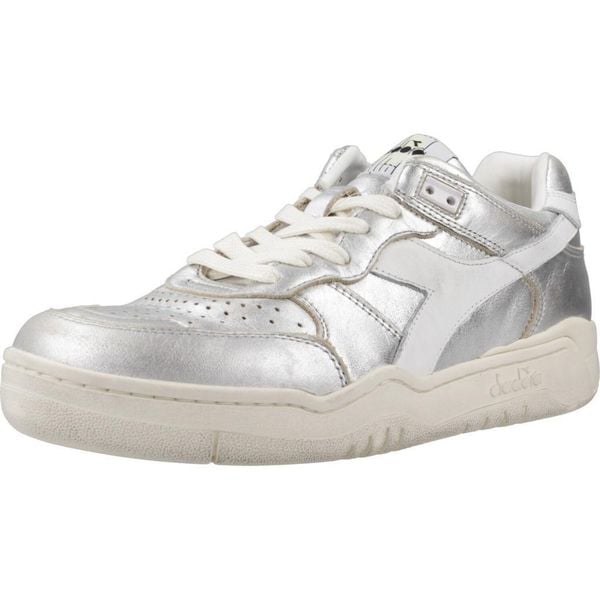 Buty DIADORA HERITAGE METAL WN Srebrny. Szare buty trekkingowe Diadora, ze skóry, bez zapięcia. Za 720.99 zł.