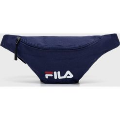 Fila nerka kolor granatowy. Niebieskie nerki i saszetki Fila, bez wzorów, z nadrukiem, bez dodatków. W wyprzedaży za 71.99 zł.