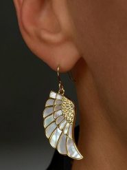 Taboo Pozłacane kolczyki z masą perłową rozmiar: onesize. Białe kolczyki Taboo, z perłą, pozłacane. Za 252.99 zł.