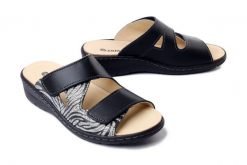 Dr. Brinkmann 701083-01 Czarny, klapki damskie. Czarne klapki Dr. Brinkmann, bez wzorów, ze skóry, bez obcasa, bez zapięcia. Za 309.90 zł.